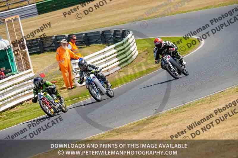 Vintage motorcycle club;eventdigitalimages;mallory park;mallory park trackday photographs;no limits trackdays;peter wileman photography;trackday digital images;trackday photos;vmcc festival 1000 bikes photographs